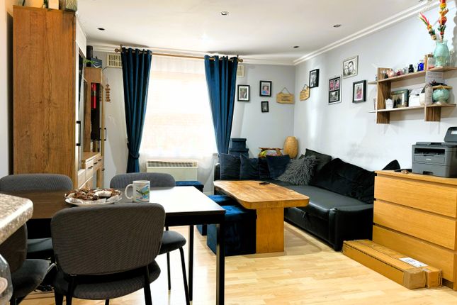 Flat for sale in Wilshaw Close, London