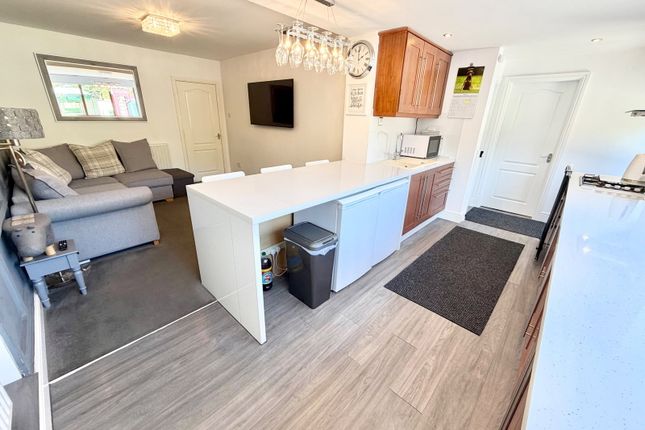 221, Commonside, Brierley Hill photo 3