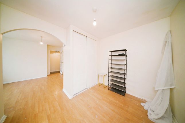 Studio for sale in Parrotts Field, Hoddesdon