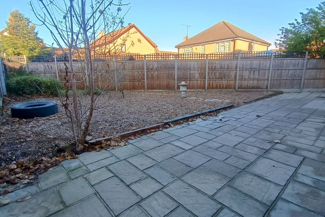 11, Welling Road, Grays photo 4