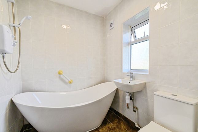 2, Third Avenue, Lancashire photo 4