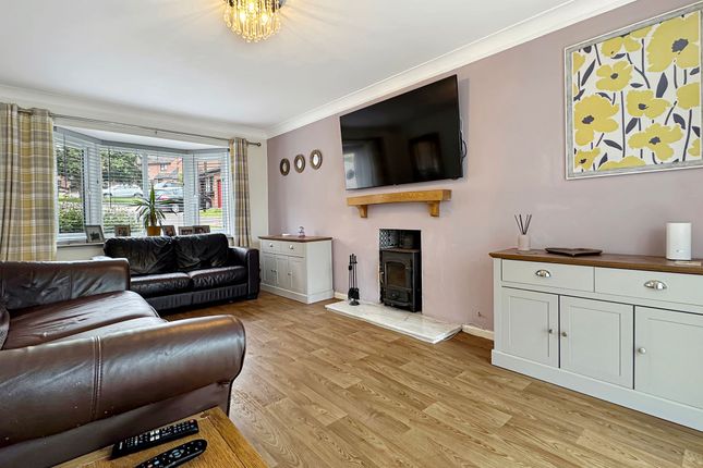 4 Blackthorn Close, Newport photo 3