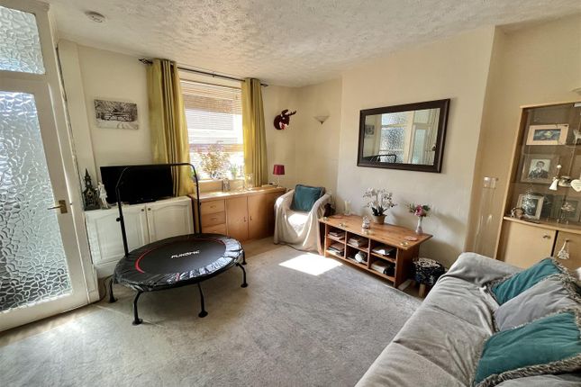 147, Mottram Moor, Hyde photo 3