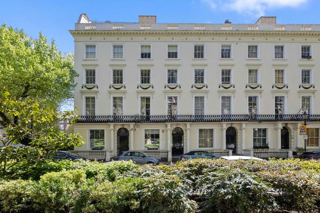 Flat for sale in Porchester Square, The Colonnades