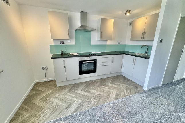 Thumbnail Flat to rent in Handcross Road, Luton