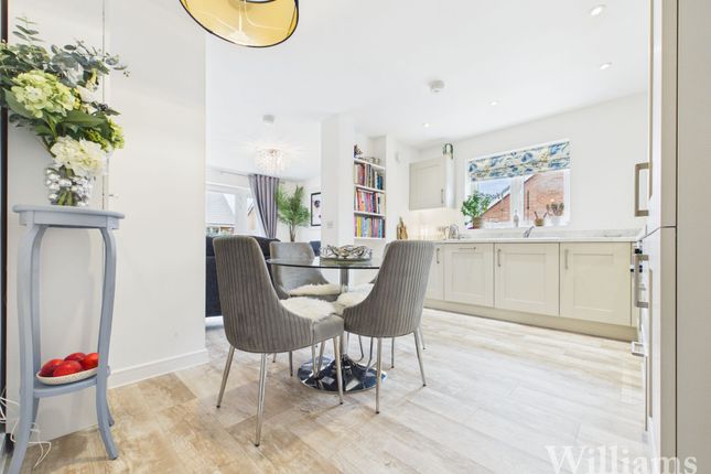 26 Beatrice Gardens, Thame photo 4