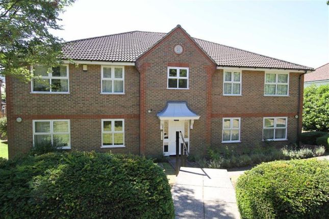 Thumbnail Flat to rent in Lockswood Close, Cockfosters