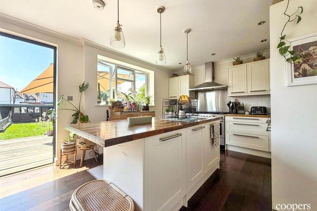 50, Hartland Drive, Ruislip photo 3