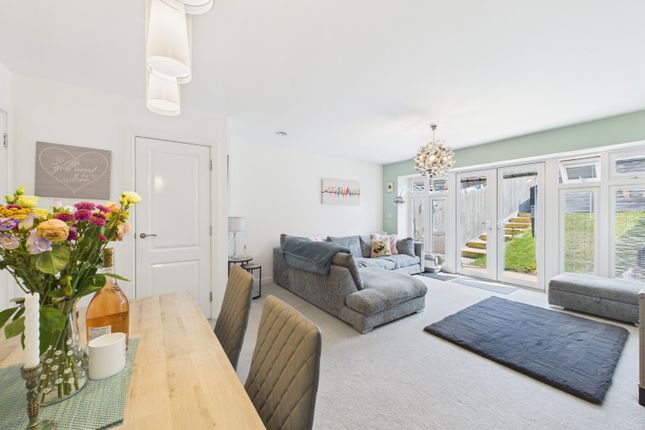 84, Oak Avenue, Wokingham photo 4