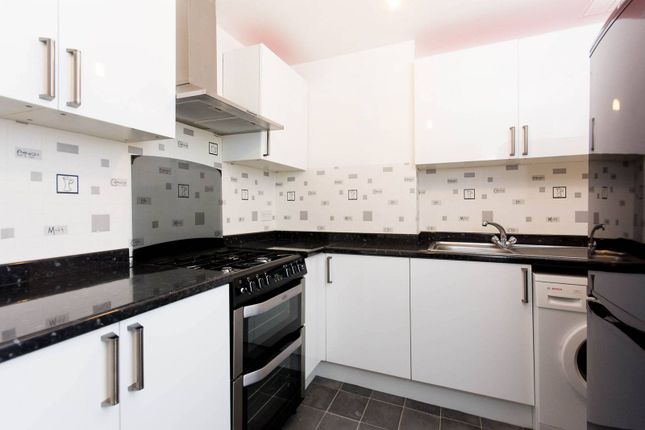 Thumbnail Flat to rent in Old Forge Mews, Shepherd's Bush, London