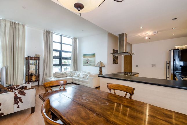 Flat to rent in Montaigne Close, Westminster, London
