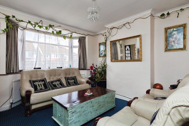 46, Cheriton Avenue, Ilford photo 2