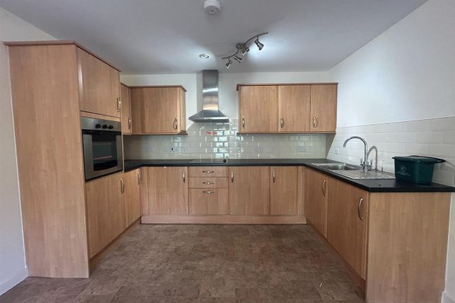 215, Mariners Court, Lamberts Road, Swansea photo 2