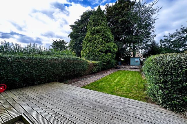 24, Heatherfield Crescent, Huddersfield photo 2