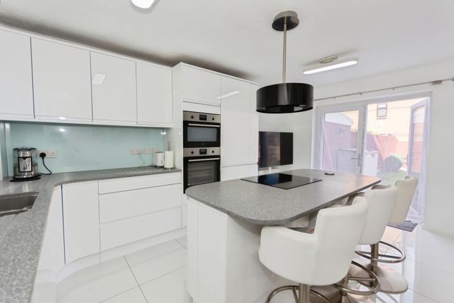 8, Fenton Road, West Midlands photo 3