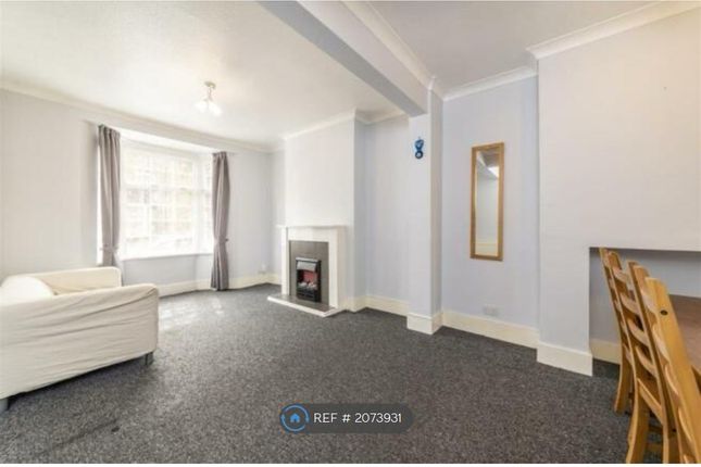Terraced house to rent in Brentford, London