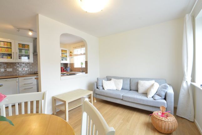 44, Sullivans Reach, WALTON-ON-THAMES photo 4