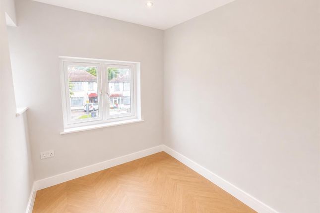 Flat 2, 78, Footscray Road, London photo 4