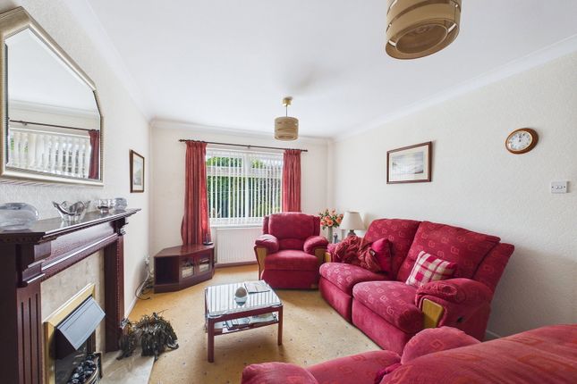 13, Fox Tor Close, Paignton photo 3