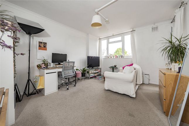 Flat 41 Avon Court,, 34 Keswick Road, London photo 4