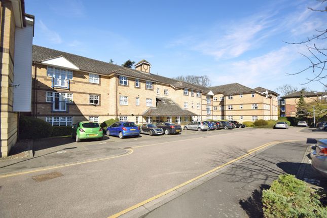 Flat for sale in Barons Court, Earls Meade, Luton, Bedfordshire