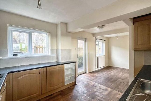 27 Tan-y-Bryn, Bridgend photo 4
