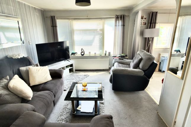 44, Hutton Park, Weston-super-Mare photo 2