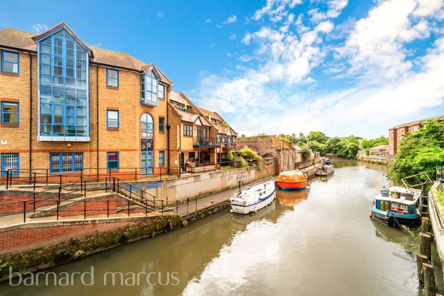 Thumbnail Flat for sale in The Waterside, High Street, Brentford