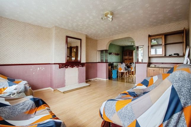 19, Meadow Lane, West Yorkshire photo 2