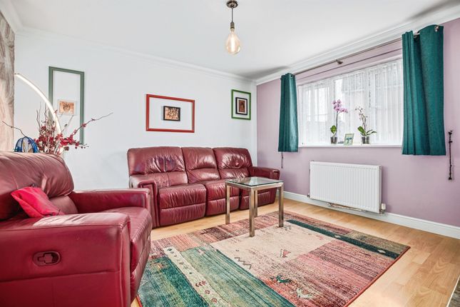 4, Clos Yr Afon, AMMANFORD photo 4