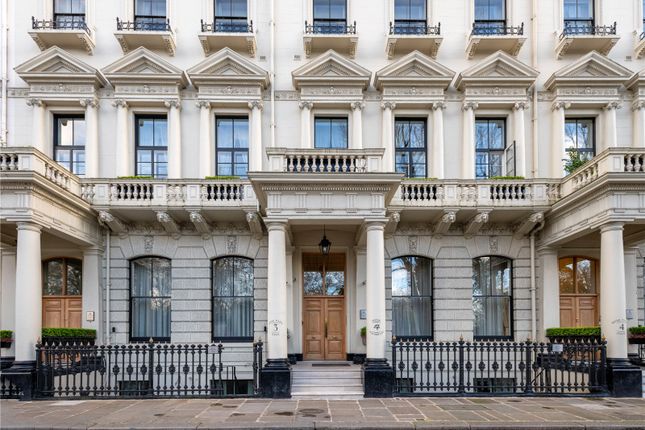 Flat to rent in Hyde Park Gate, Kensington