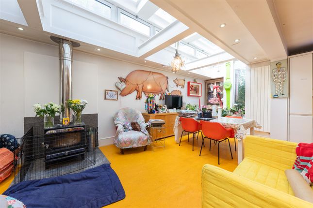 End terrace house for sale in Galveston Road, London