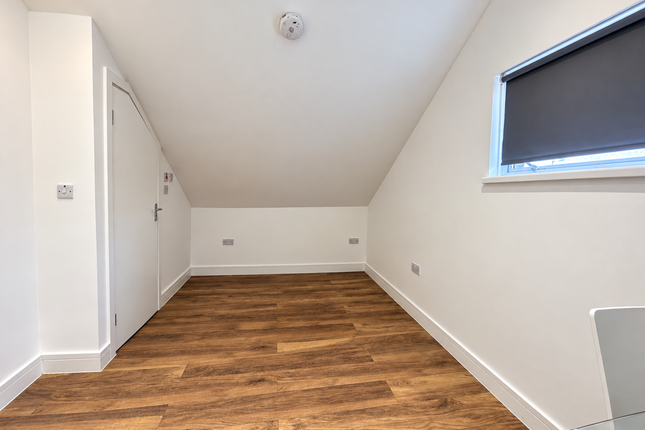 Room 5, 85, Southgate Road, Potters Bar photo 2