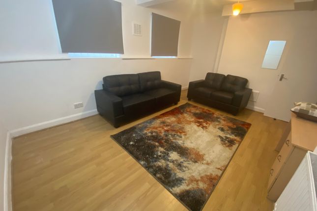 Shared accommodation to rent in Leicester Grove, Leeds