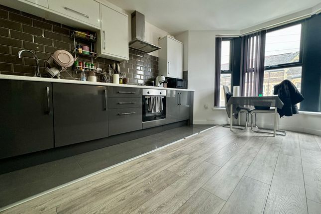 Flat 4, 27 Claude Road, Cardiff photo 2