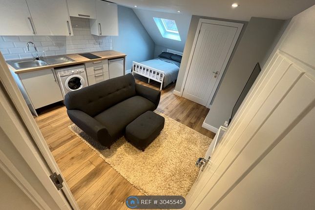 Studio, Alexandra Ave, Luton photo 3