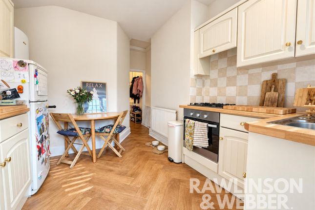 Walton Road, East Molesey photo 4
