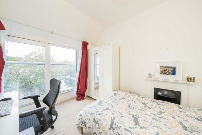 21, Gainsborough Road, Kew photo 3