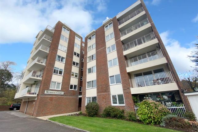 Flat to rent in Wessex Court, Tennyson Road, Worthing