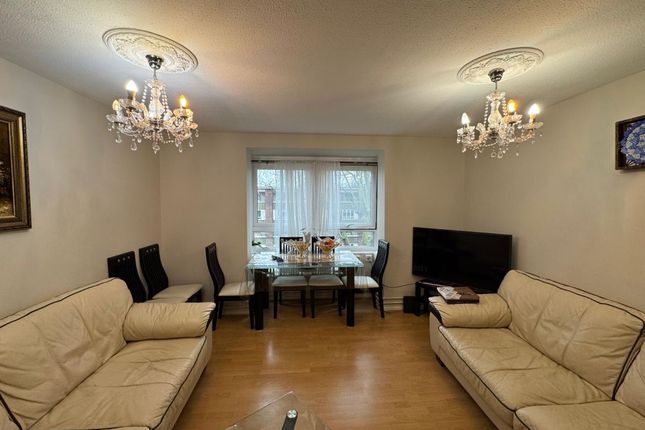 Flat to rent in Highbury New Park, London