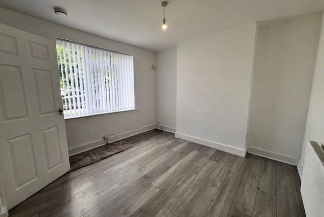4, Doncaster Grove, Nottingham photo 2