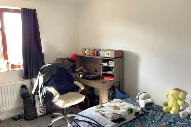 3, Ratcliffe Court, Frinton On Sea photo 5