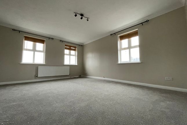 Thumbnail Flat to rent in Ledwell, Dickens Heath, Solihull