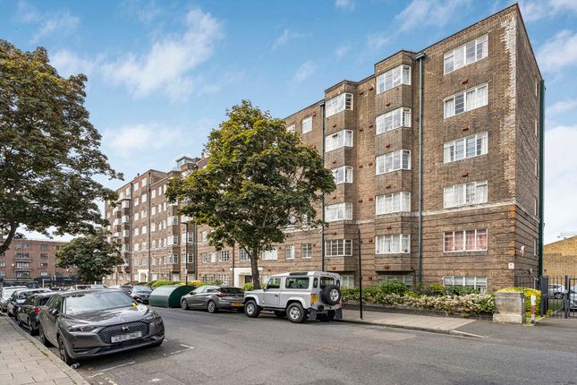 1-bed flat on 76, Corner Fielde, London, £190,000