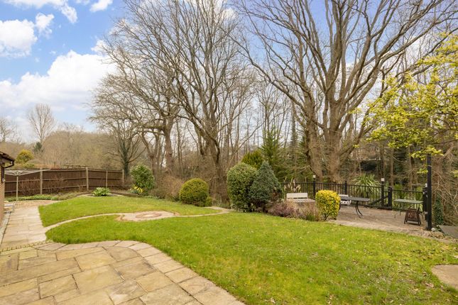 21 Overton Shaw, East Grinstead photo 2