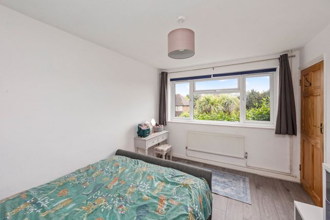 40 Harebeating Crescent, Hailsham photo 3