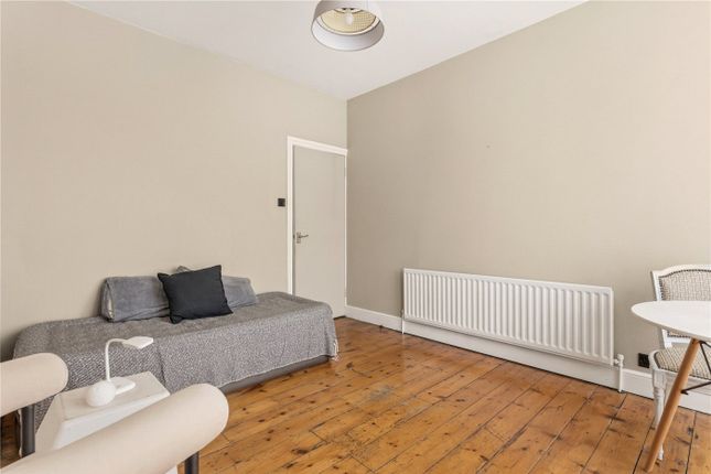 Flat B, 221, Norwood Road, London photo 4