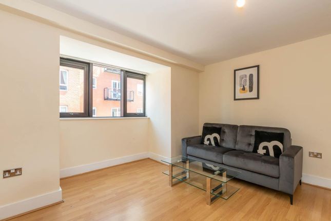 Flat for sale in Kings Court Plaza, Townsend Way