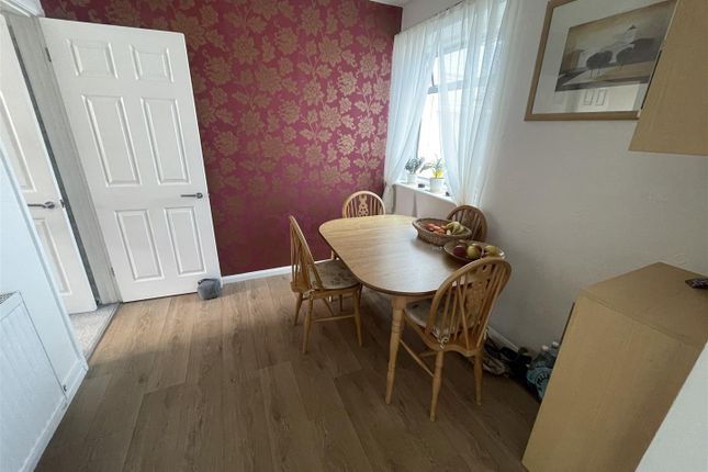 41, Lang Road, Crewkerne photo 4