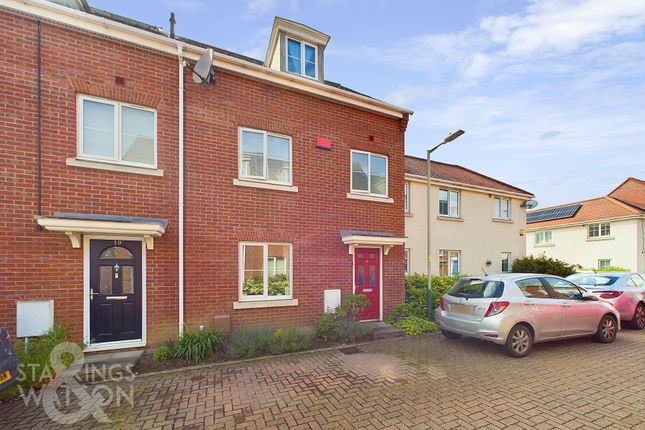 Thumbnail Town house for sale in Hemming Way, Norwich